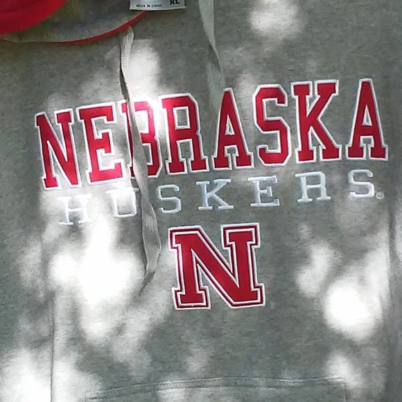 XL Red and Gray Nebraska Huskers Pullover - Picture 8 of 9